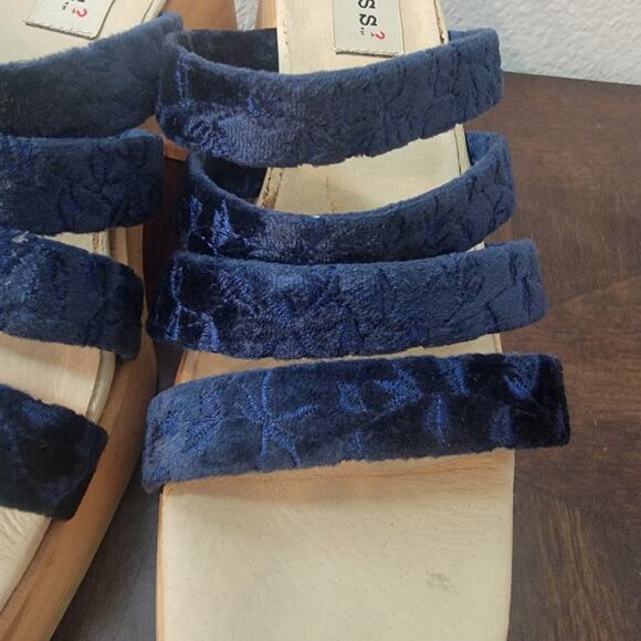 Vintage Y2K Guess Platform Velvet Strappy Wooden Block Heels Sz 6 Retro - Picture 11 of 13